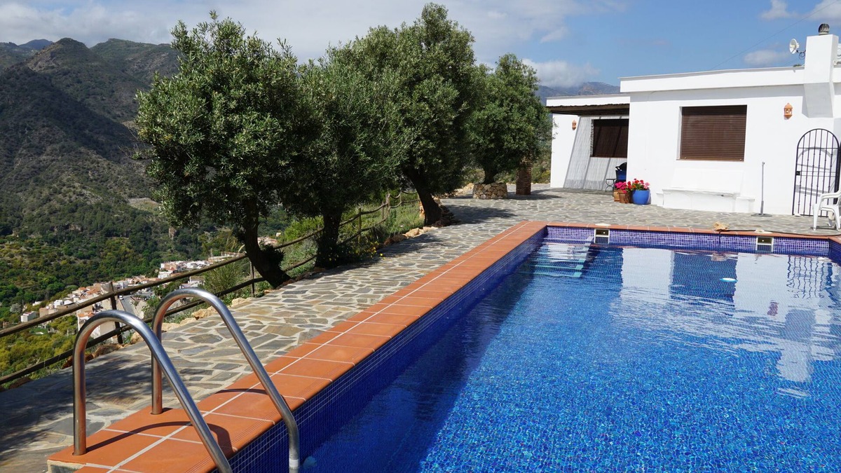 Guajar Faraguit Villa | Peaceful country retreat in Andalucia with stunning views