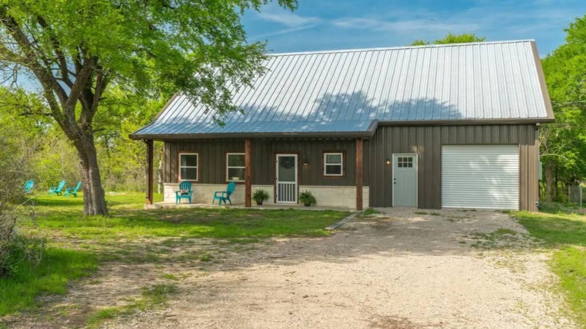Klondike House | Peaceful Country Escape - Minutes to Town & Attractions