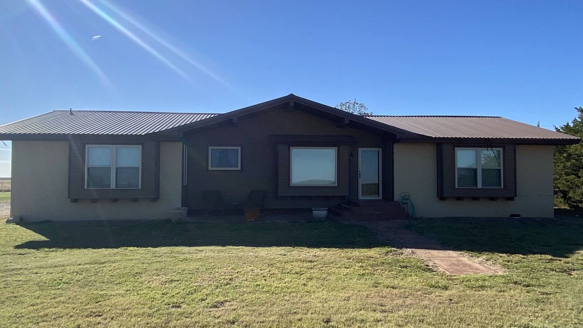 Post Other | Peaceful country farmhouse. Located 5 minutes from Historic downtown Post!