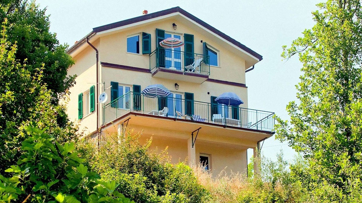 Sesta Godano Villa | Peaceful Countryside Retreat