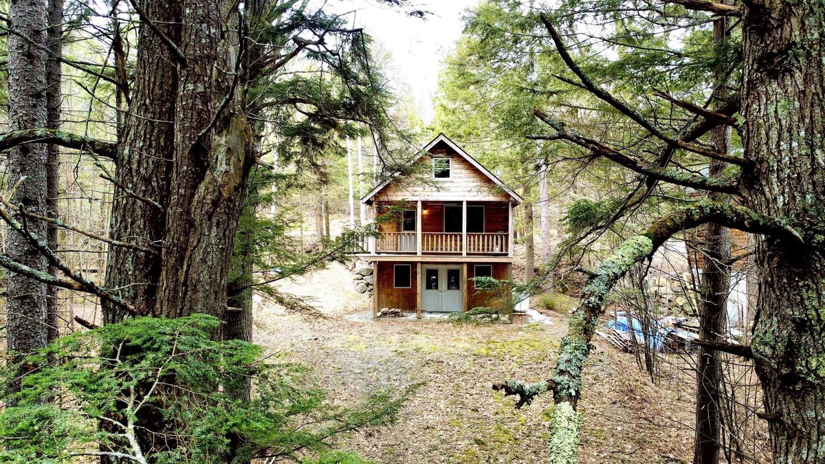 Beaver Cove Cabin | Peaceful, Cozy, Cabin & Boats on Waterfront Property in Beaver Cove