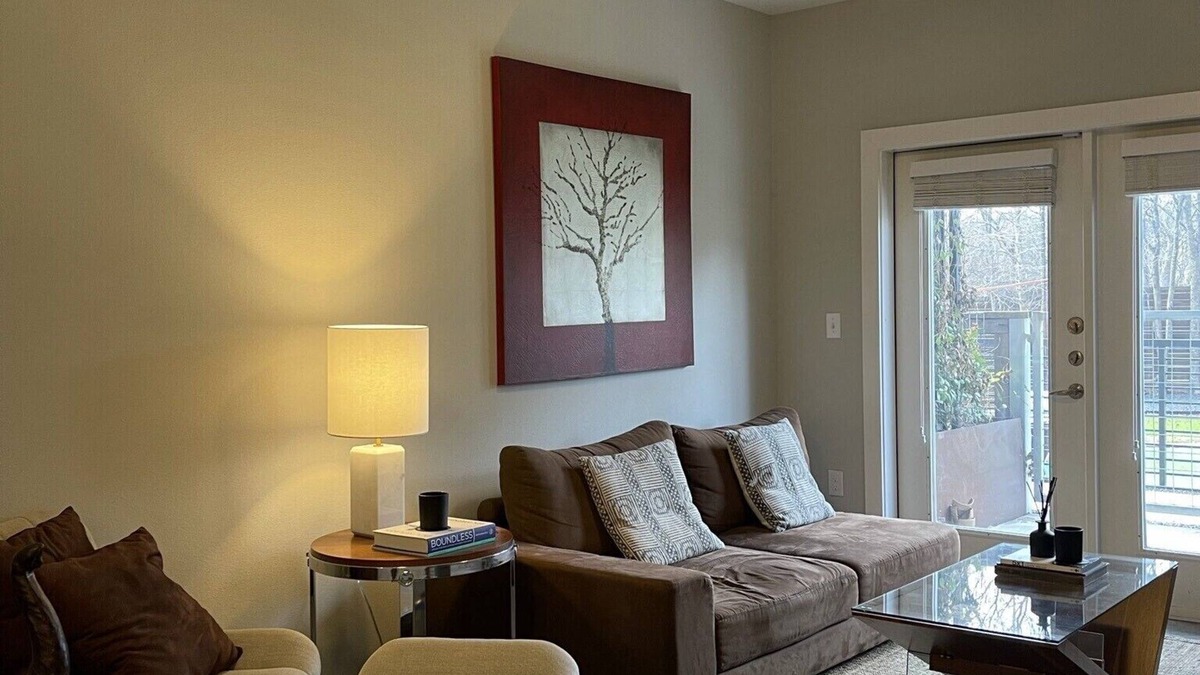 Galindo Apartment | PEACEFUL /COZY & LARGE 1 BEDROOM APT GROUND FLOOR W/OUTDOOR SPACE