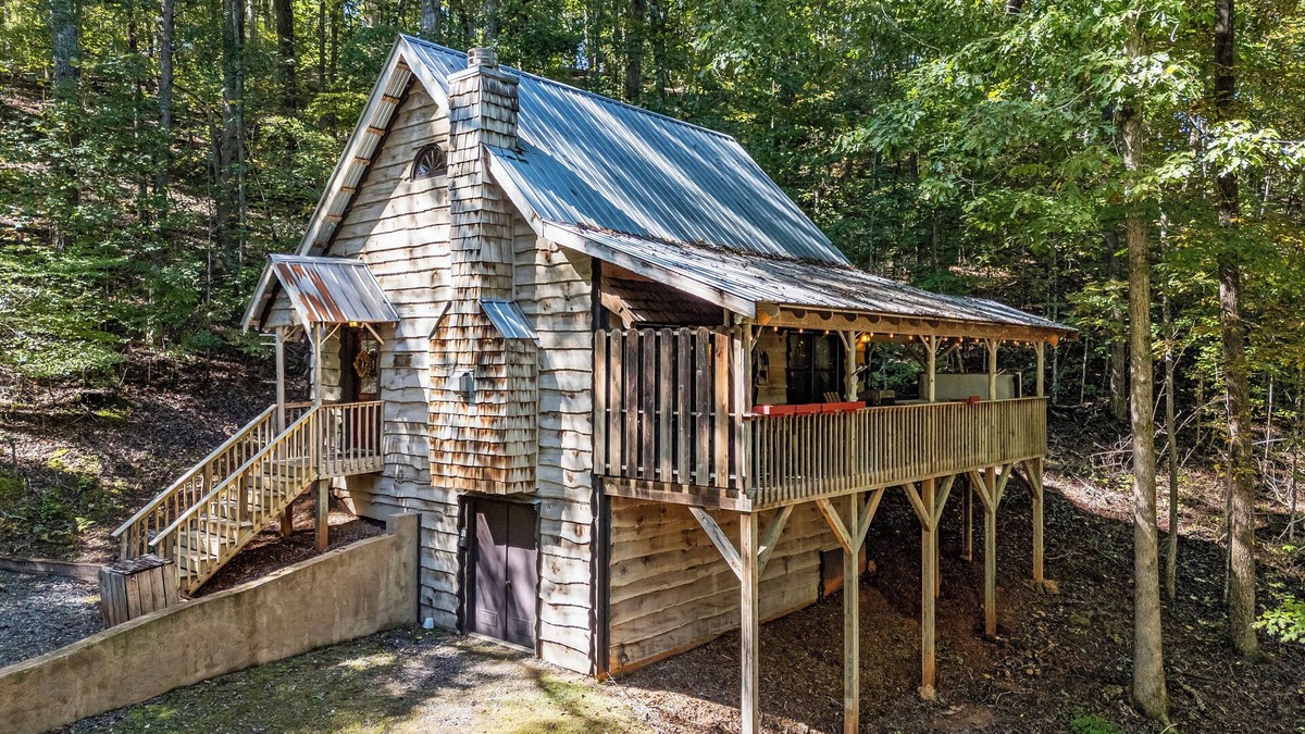 Dahlonega Cabin | Peaceful Creekside Cabin in Dahlonega, GA with Hot Tub