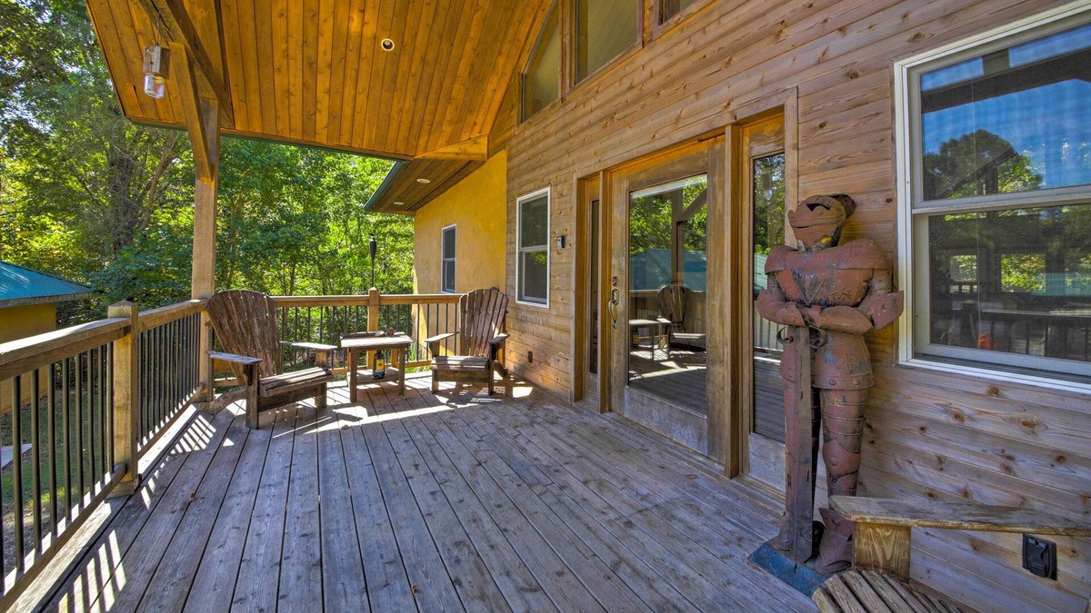 Carbondale House | Peaceful Custom Carbondale Home w/Pool, Near SIU!