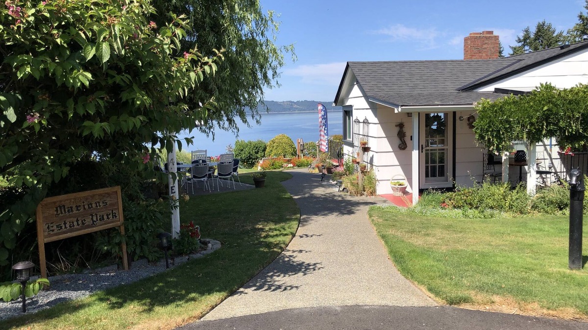 Tacoma Cottage | Peaceful Dash Point Cottage - Panoramic Water and Mountain Views