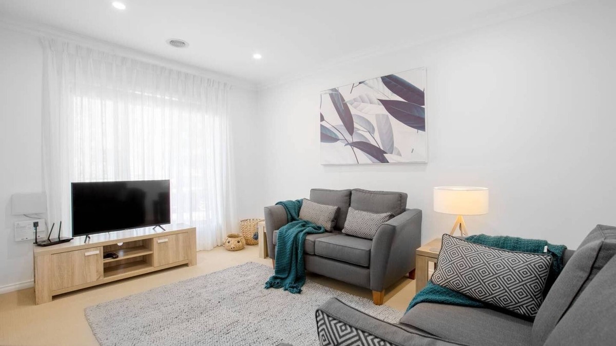 Mill Park House | Peaceful Designer 2BR@Leafy Mill Park