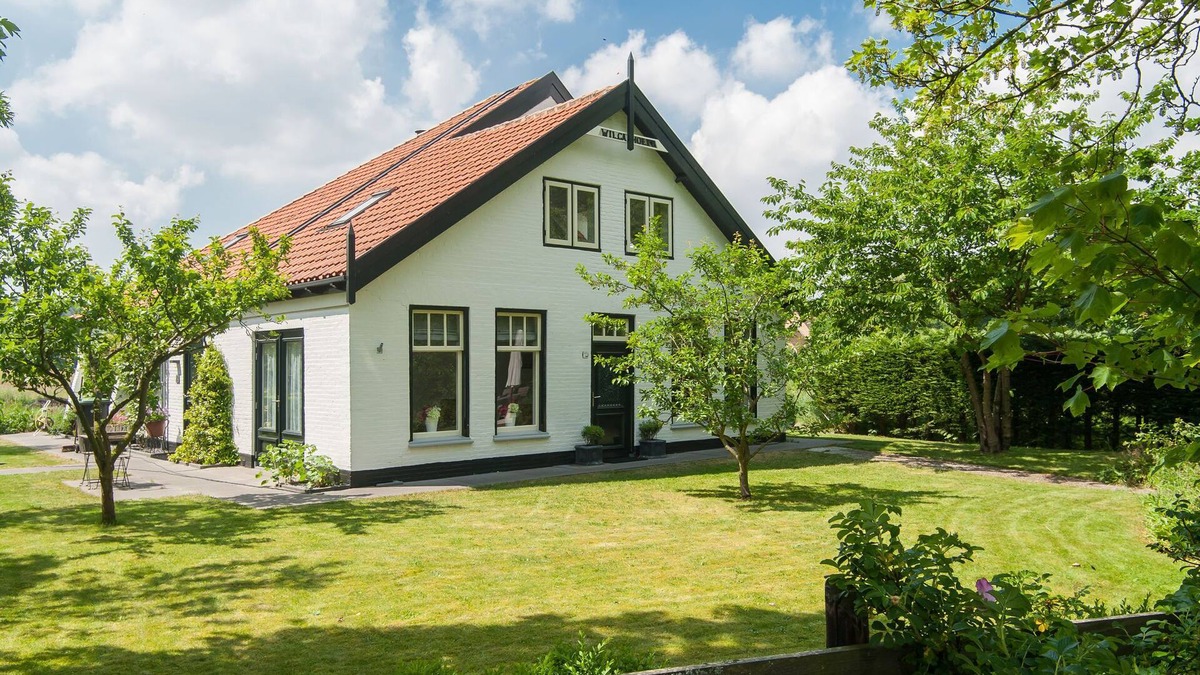 Schoorl House | Peaceful Dune Retreat with Garden