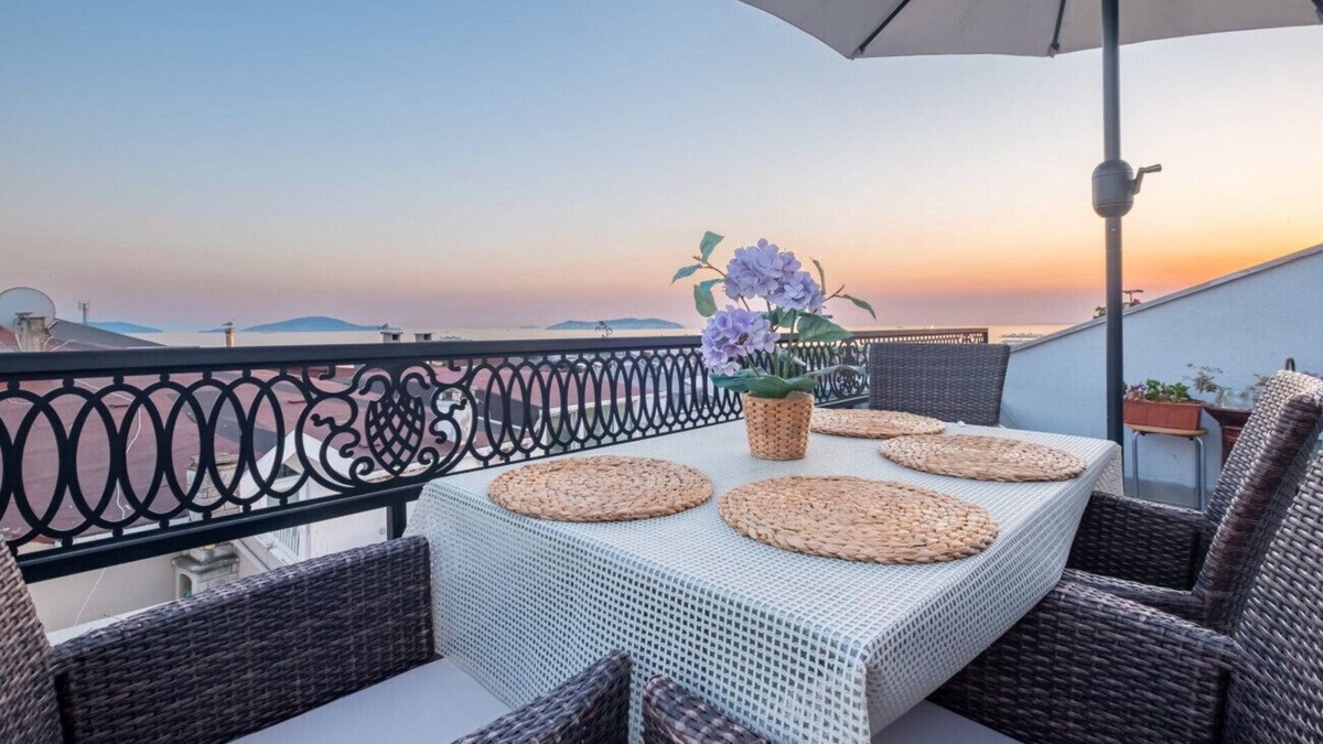 Maltepe Apartment | Peaceful Duplex Flat with Adalar View in Maltepe