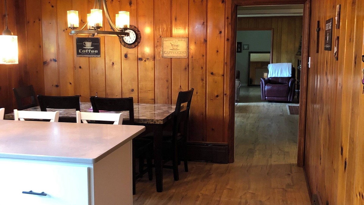 North Terre Haute House | Peaceful Easy Feeling- 4 bedrooms 3 bathrooms