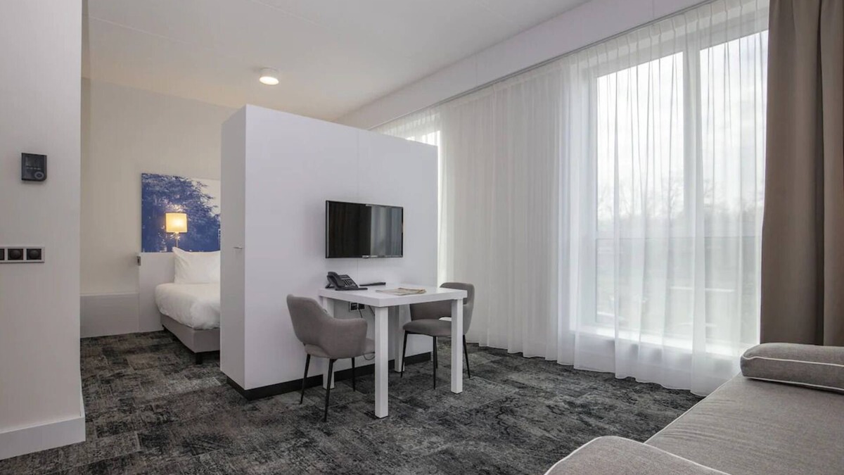 Oss Hotel | Peaceful Escape Modern Room near Autotron and Museum Jan Cunen