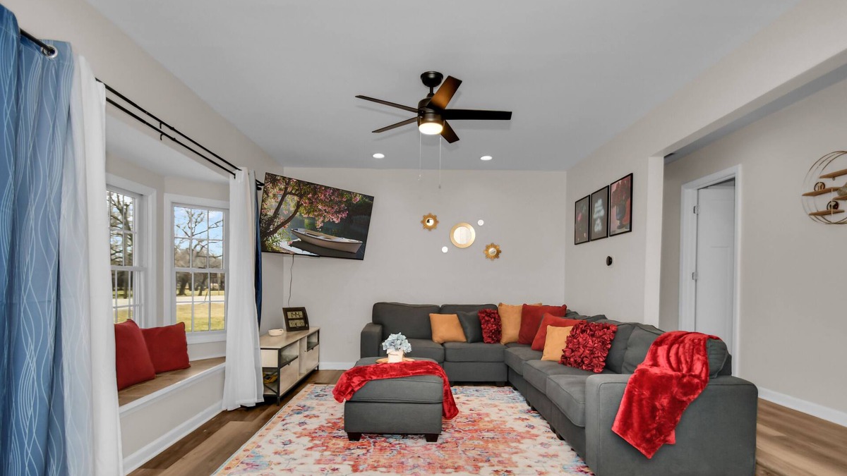 Lake Villa House | Peaceful Family & Fur-Friendly home near Navy Base, Gurnee Mills, Six Flags.