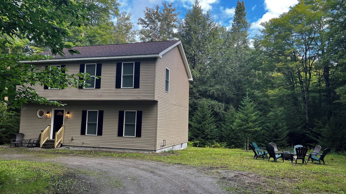 Inlet House | Peaceful Family Retreat – Spacious 4BR Home - 5 acres of forest