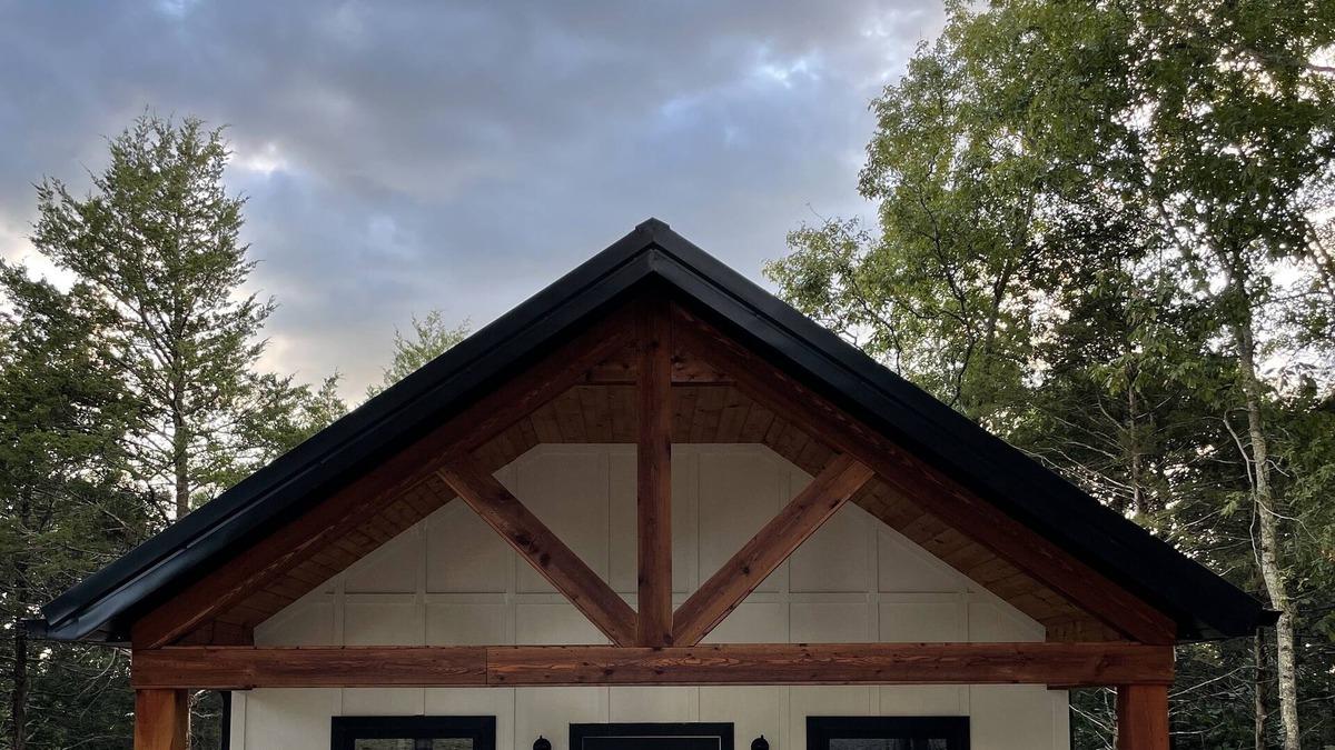 Walnut Shade Cottage | Peaceful farm cottage near Branson, on property of a flower farm & apple orchard