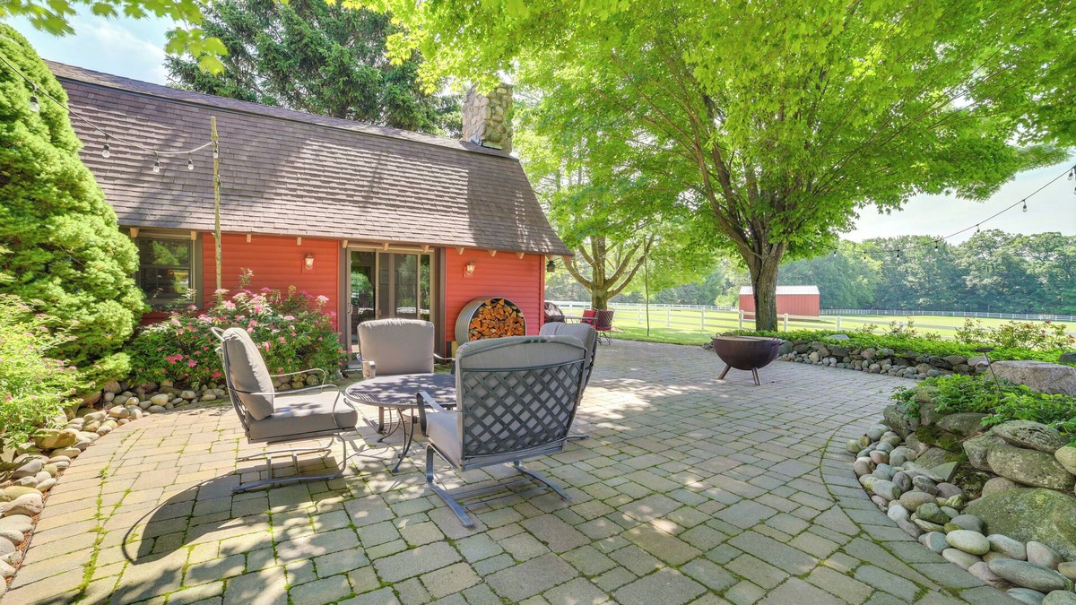 Harbor Springs House | Peaceful Farmhouse w/Fire Pit: Near Town & Lake!