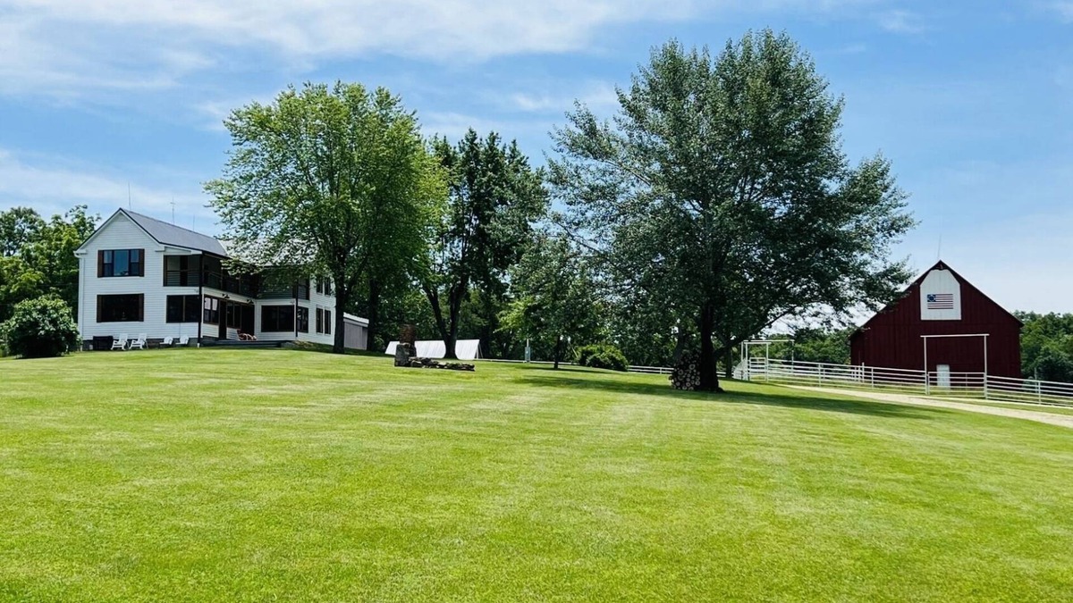 Tea Other | Peaceful Farmhouse - newly renovated with beautiful countryside views