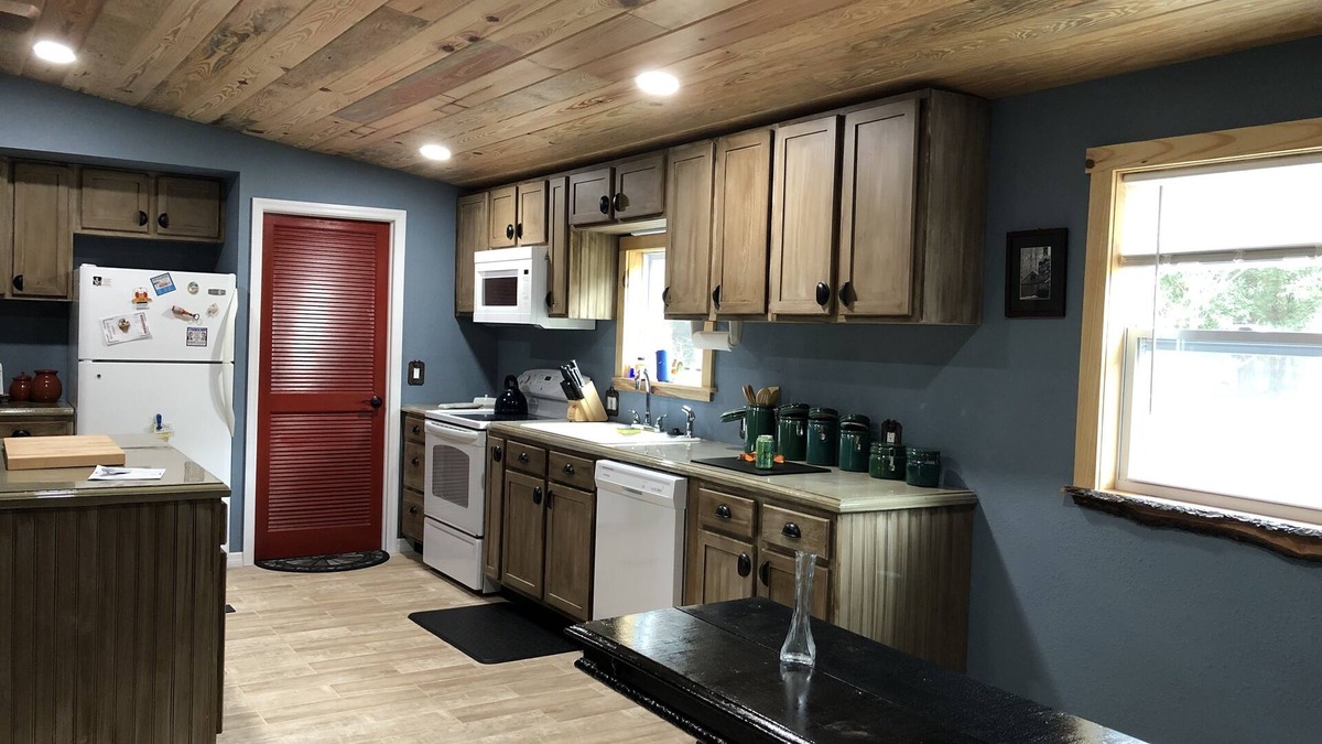 Ocklawaha House | Peaceful forest cottage meticulously updated for your comfort.