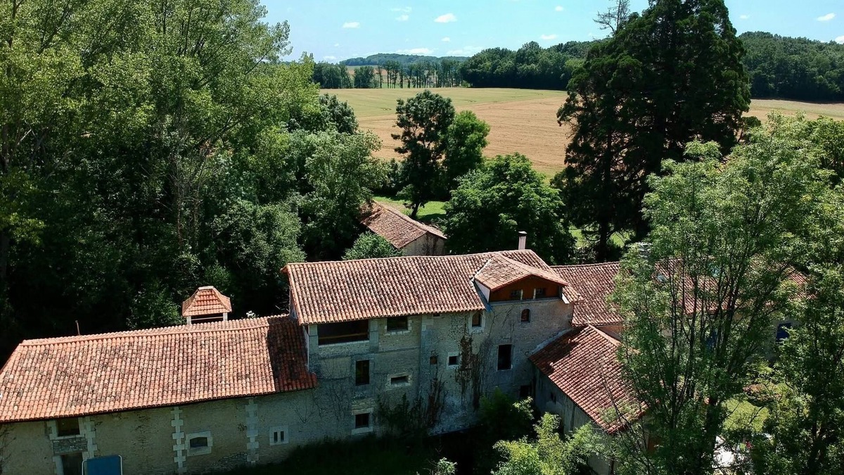 Champagne-et-Fontaine Apartment | Peaceful restored water mill in the Dordogne.