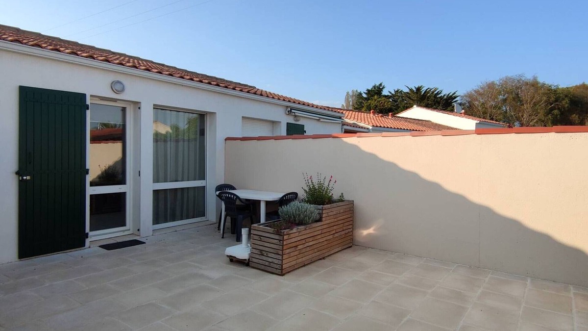 Cheray House | Peaceful Apartment in St. Georges d’Oléron with Pool, Close to Market and Shops