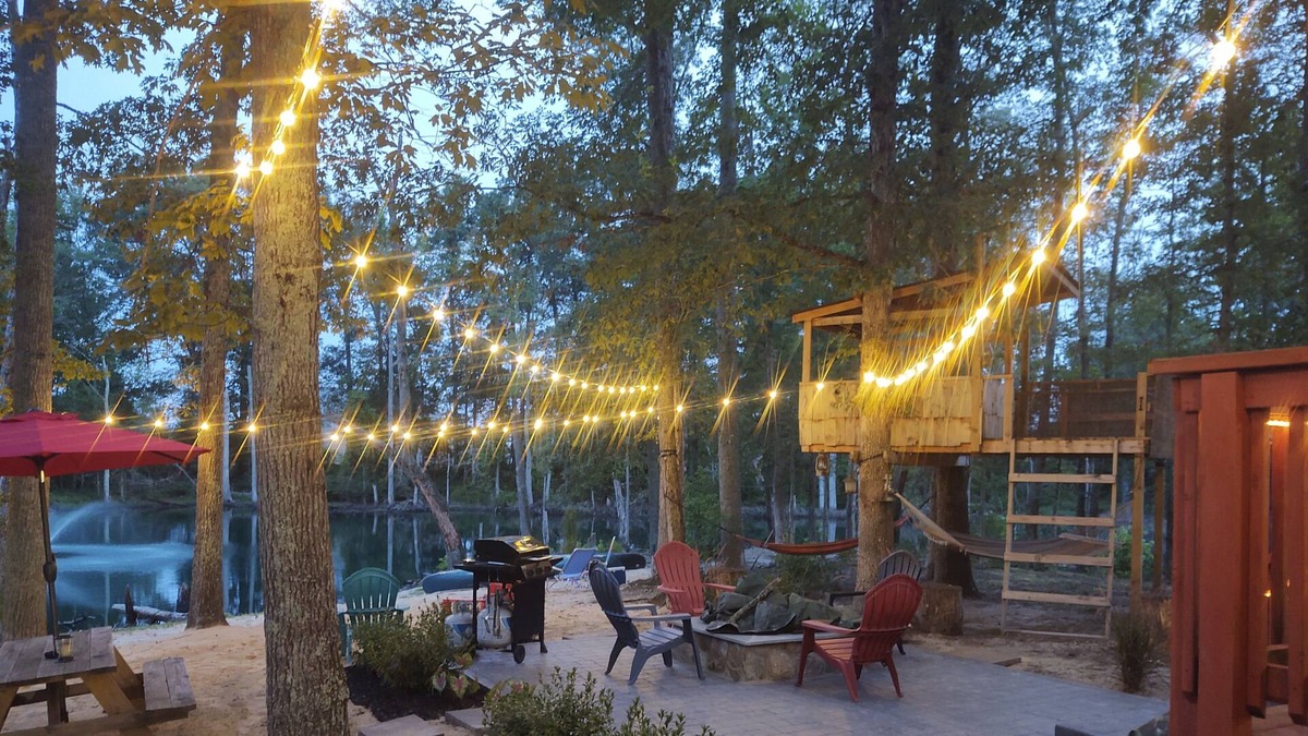 Corbin Cabin | Peaceful Fredericksburg. Fishing, Canoes, Fire pit, Treehouse. All to yourself