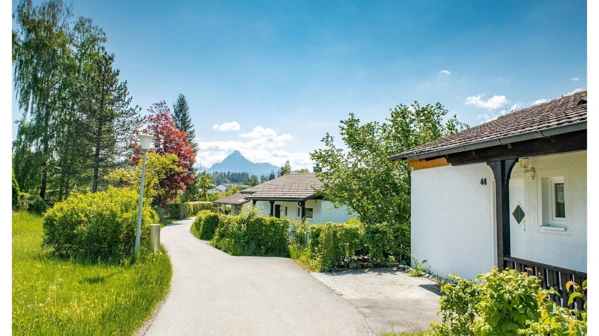 Schwarzenbach House | Peaceful Garden Apartment
