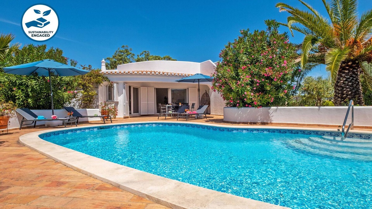 Monte Raposo Villa | Peaceful getaway w/pool & BBQ