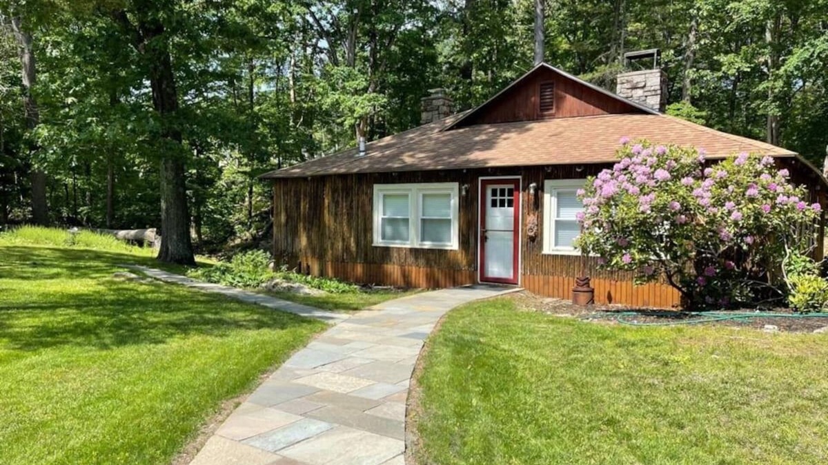 Northborough Cottage | Peaceful Getaway Cottage on grounds of historic mid-century gem