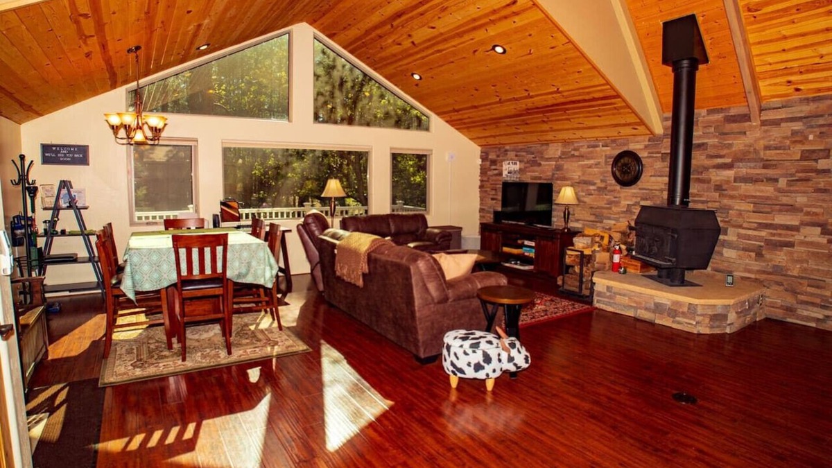 Groom Creek House | *Peaceful getaway *Close to Goldwater Lake *Cabin