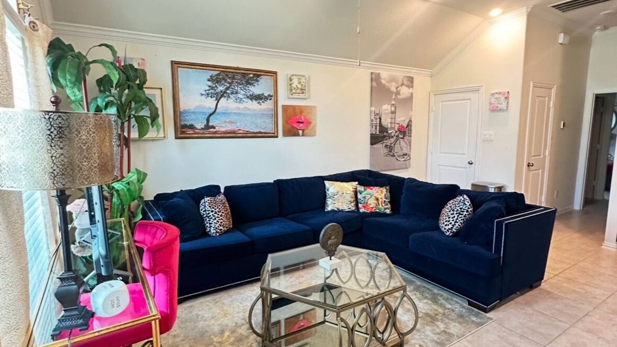 Iowa Colony Apartment | Peaceful getaway close to the city. Minutes to Everything. Amenities galore!