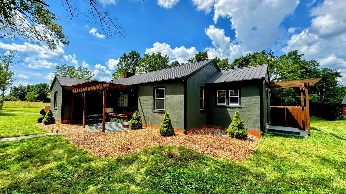 Bartlett Cottage | Peaceful Getaway: Hot Tub, Trails, Fenced yard, Kid & Dog friendly