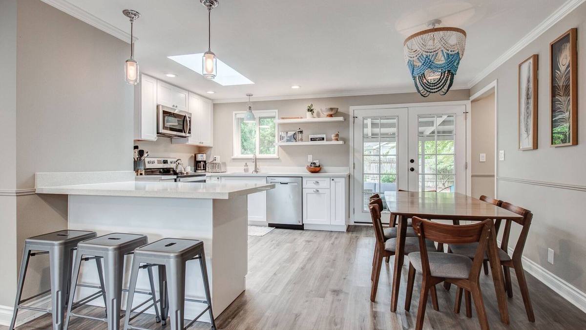 Westgate House | Peaceful Getaway in Desirable Edmonds Near Seattle. ADA accessible.