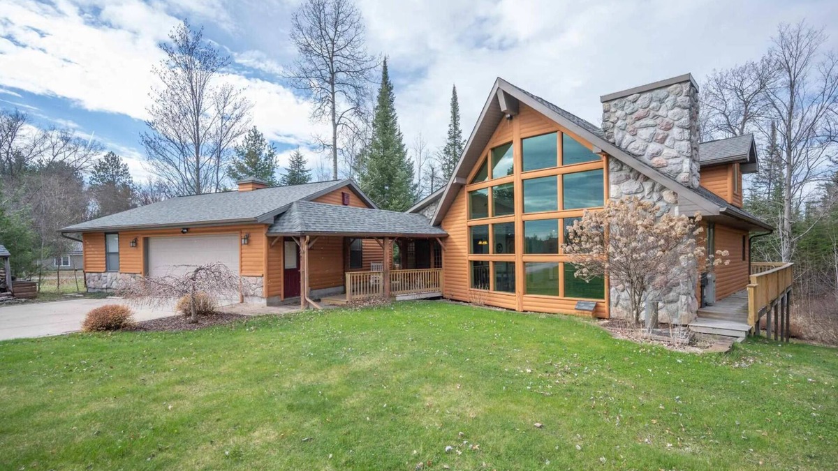 Mio House | Peaceful Getaway on Mio Pond