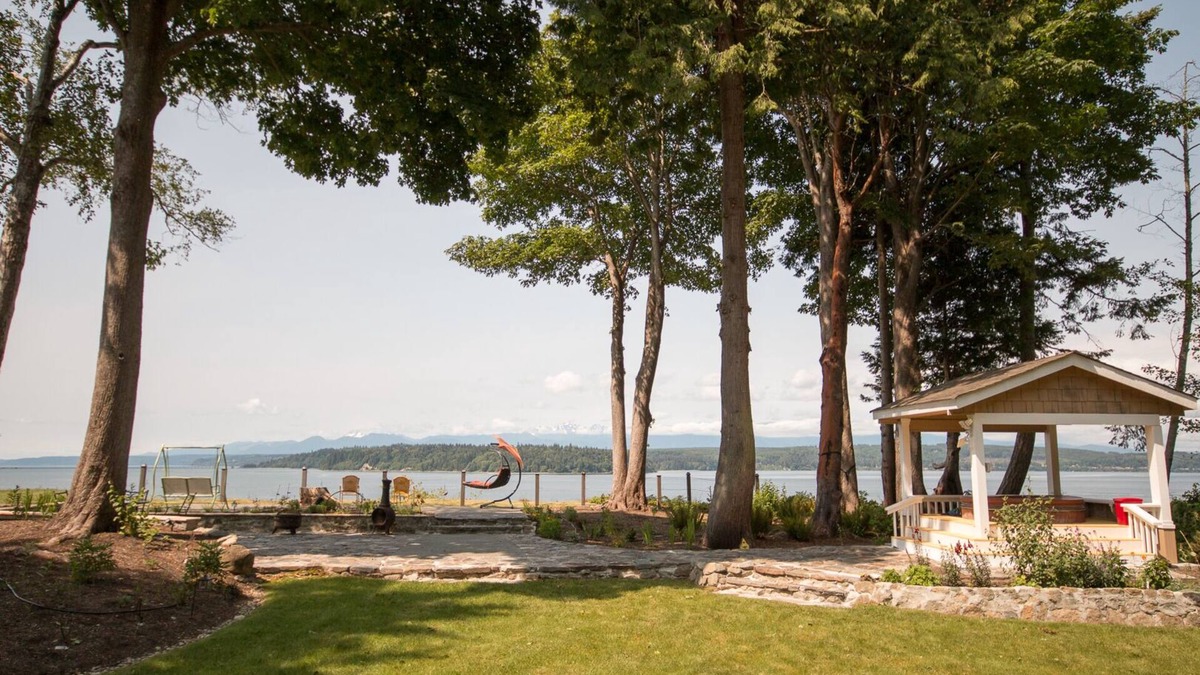 Hansville Cottage | Peaceful getaway on the waterfront