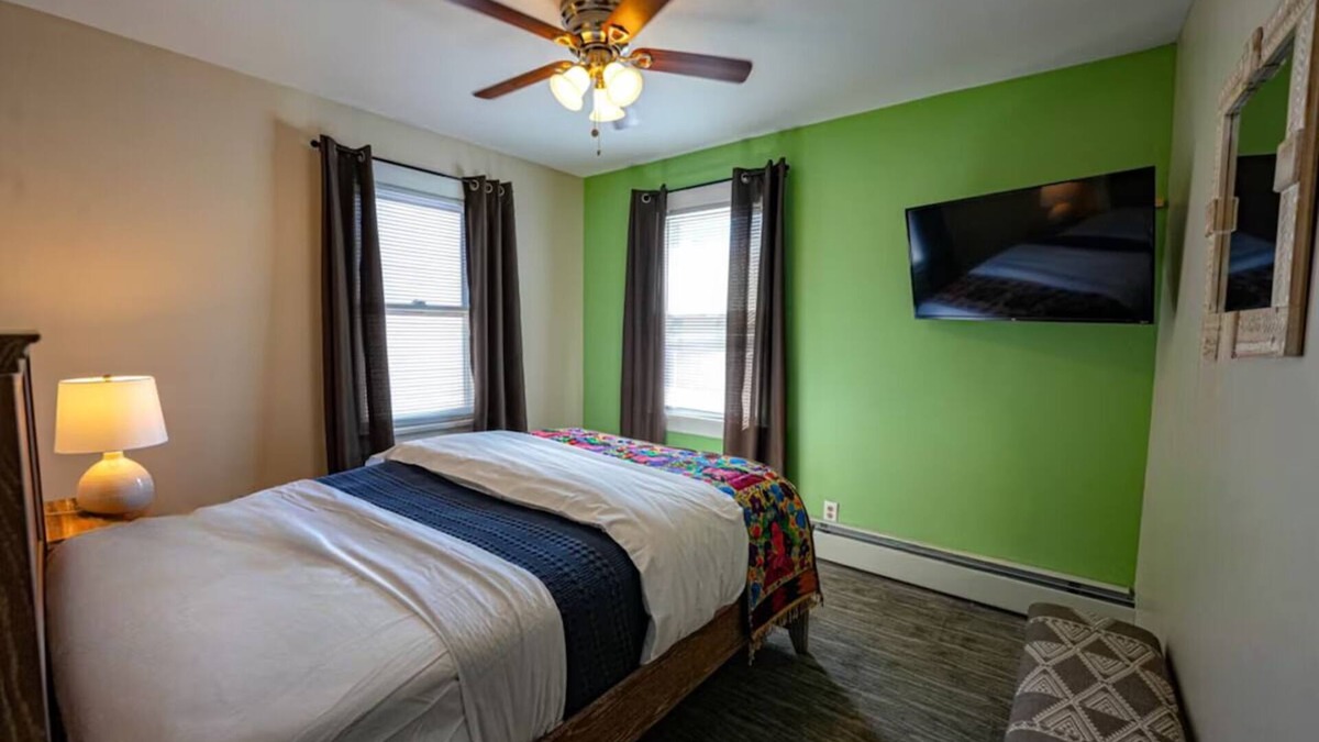 Milford House | Peaceful Getaway w/Dining Option Close to Downtown | Suite w/Kitchen