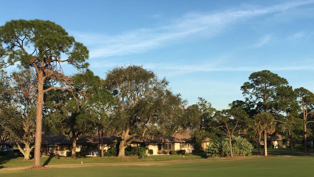 Hunt Club House | Peaceful GOLF COURSE View Club Cottage