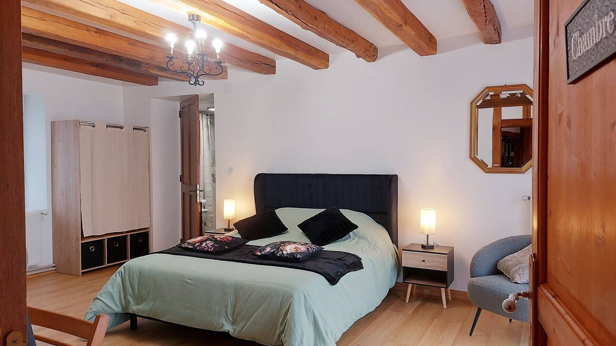 Chateaudun Bed & Breakfast | Peaceful guesthouse with garden in Châteaudun