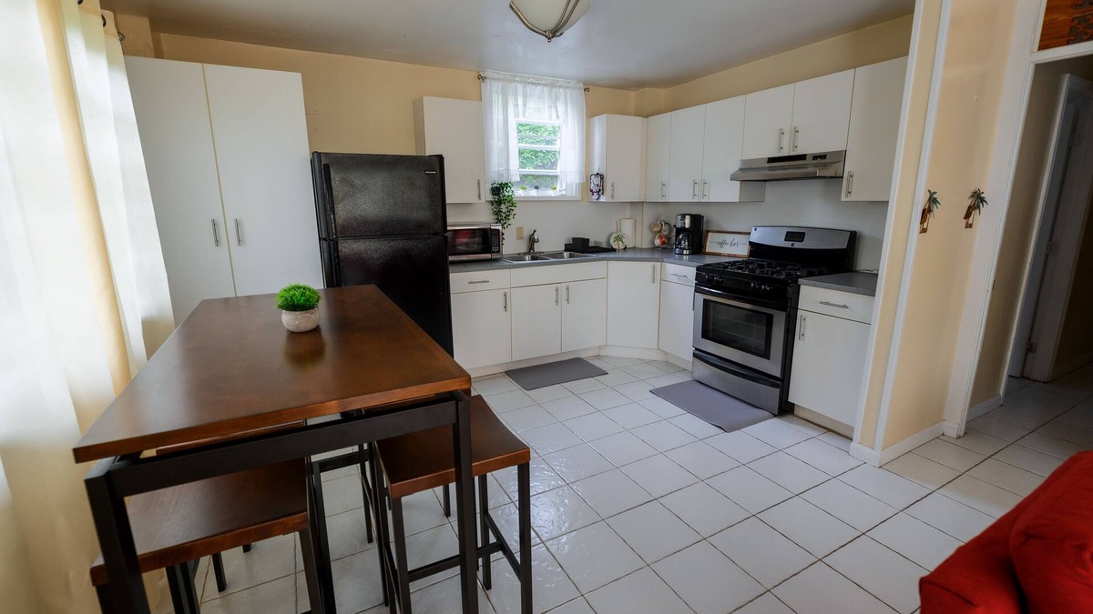 Estate Mount Pleasant West Apartment | Peaceful Hideaway