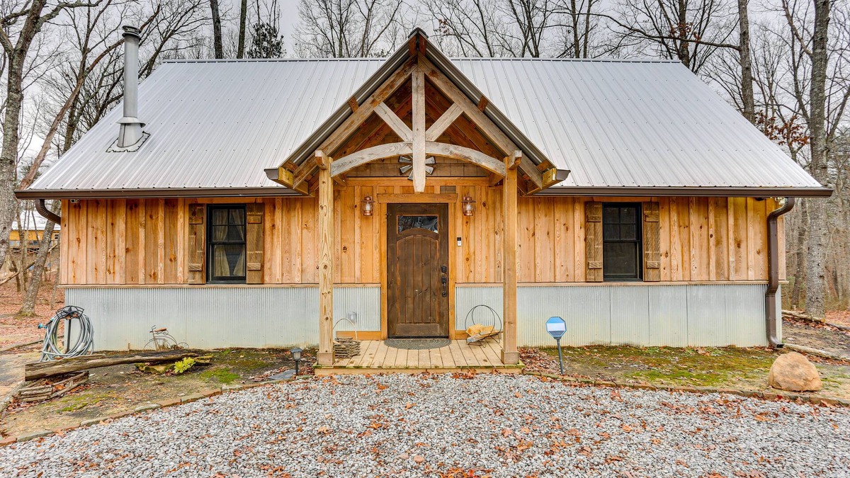 Rising Fawn Cabin | Peaceful Hiker's Hideaway w/Deck on 1 Acre!