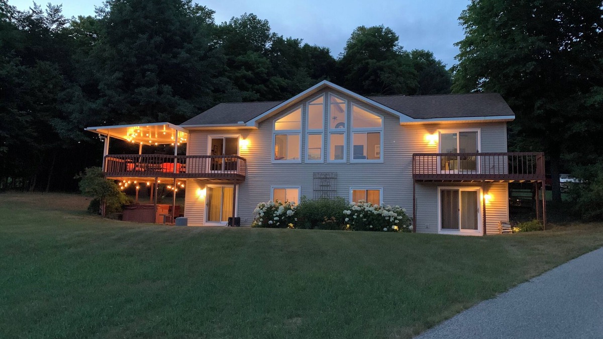 Frankfort House | Peaceful Hilltop Retreat located within Frankfort City limits.