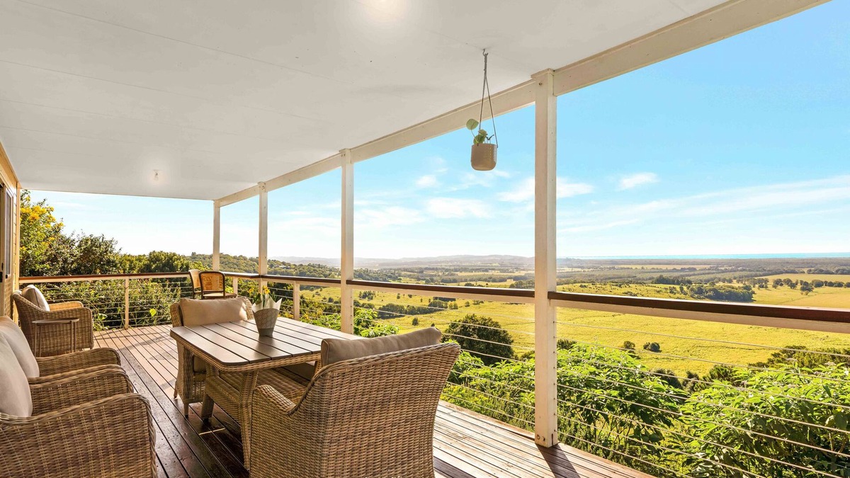 Knockrow House | Peaceful Hinterland Hideaway- 5 * Location! Quick links to Lennox & Byron.