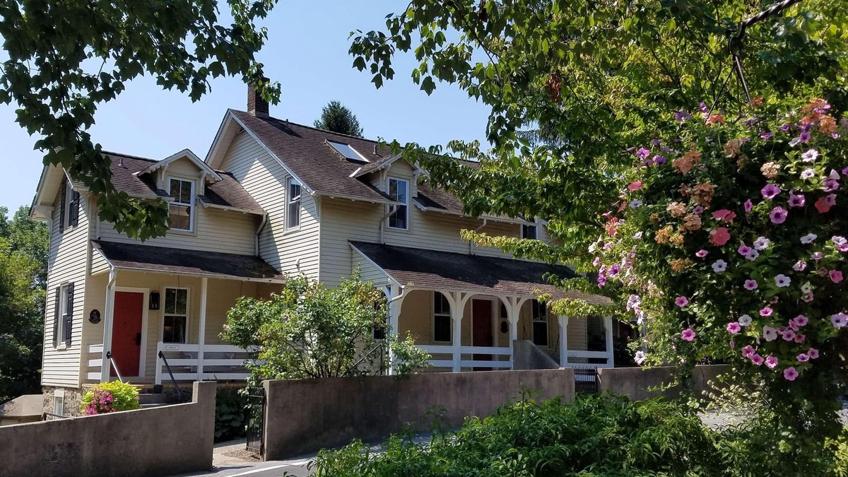 Montchanin Hotel | Peaceful Historic Inn close to Wilmington - Antiques - Spa -Farm to Table Dining