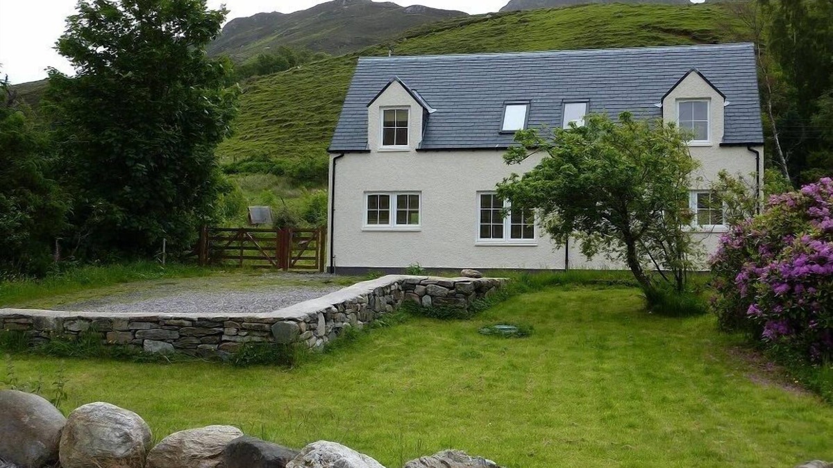 Bundalloch Cottage | Peaceful Holiday Cottage, Dornie, North West Highlands, Scotland