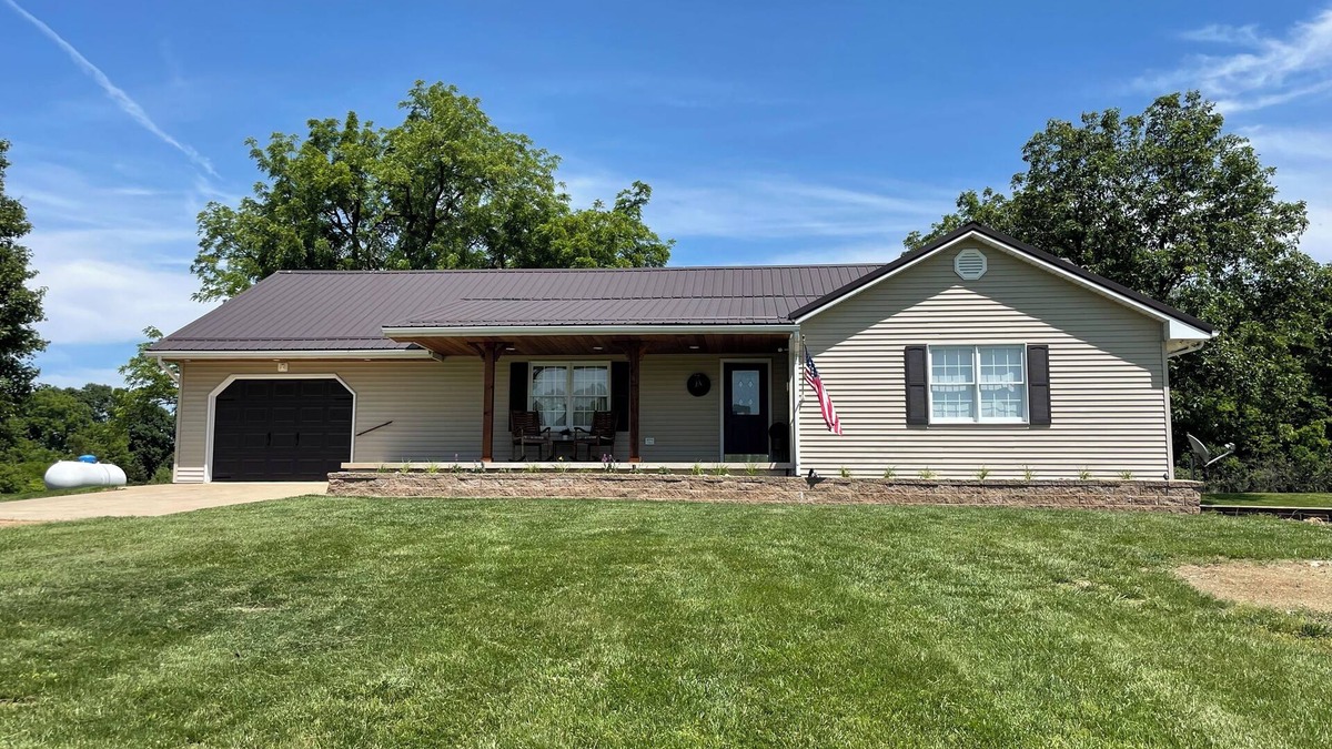 Santa Fe House | Peaceful home away from home close to Mark Twain Lake
