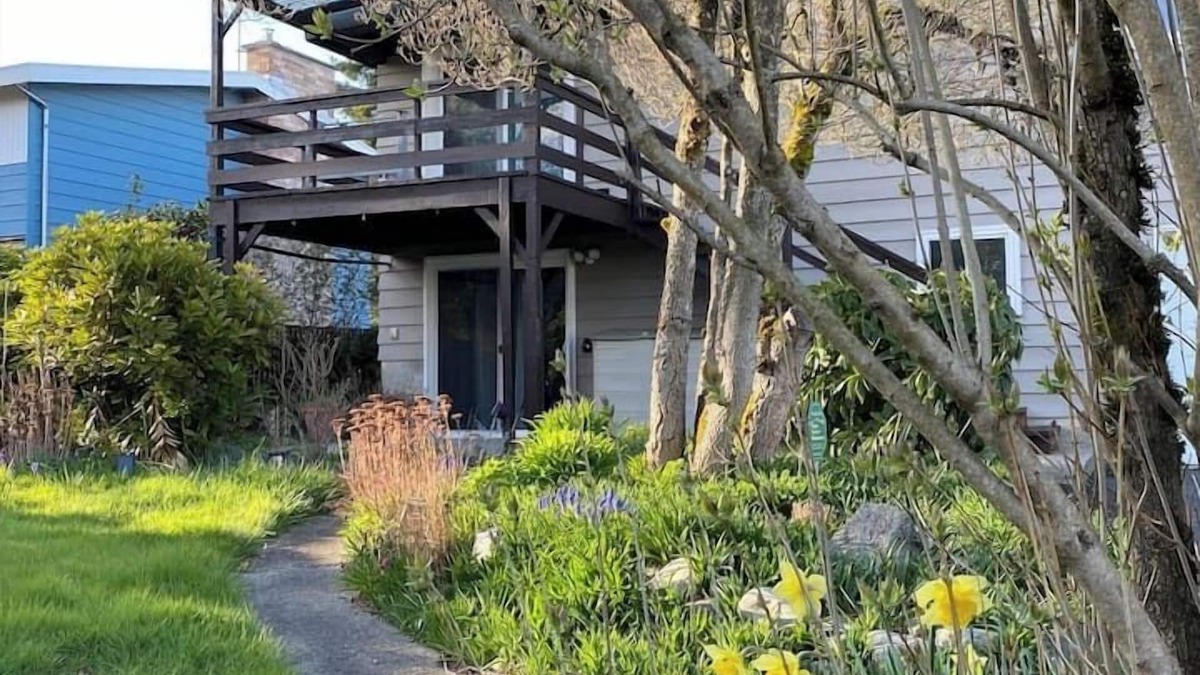 Kent House | Peaceful Home-Centrally Located West Hill, Kent