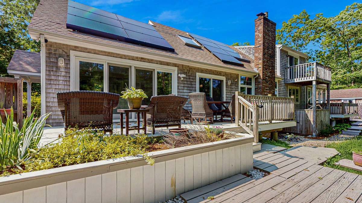 East Falmouth House | Peaceful home convenient to bike path, beaches, shopping, dining & entertainment