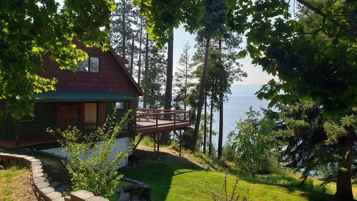 Bigfork House | Peaceful home enveloped in a quiet, scenic landscape adjacent to a rocky beach.