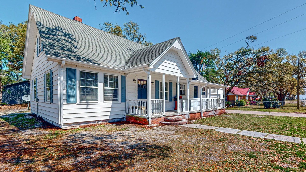Atlantic House | Peaceful home in downtown Atlantic with patio, grill, streaming, & washer/dryer