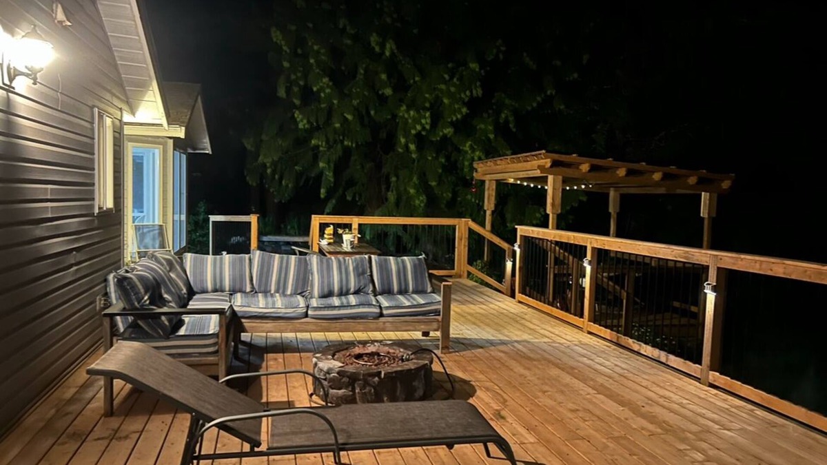 Fanny Bay House | Peaceful home in the trees by the ocean