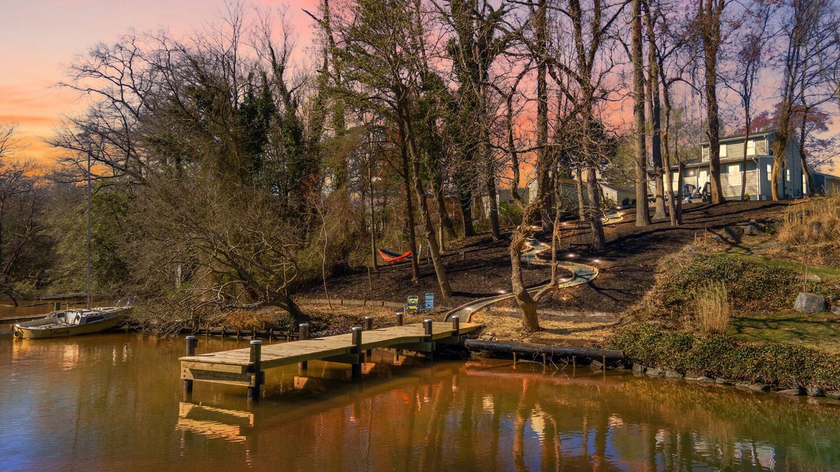 Pasadena House | Peaceful home overlooking a quiet cove-perfect getaway!