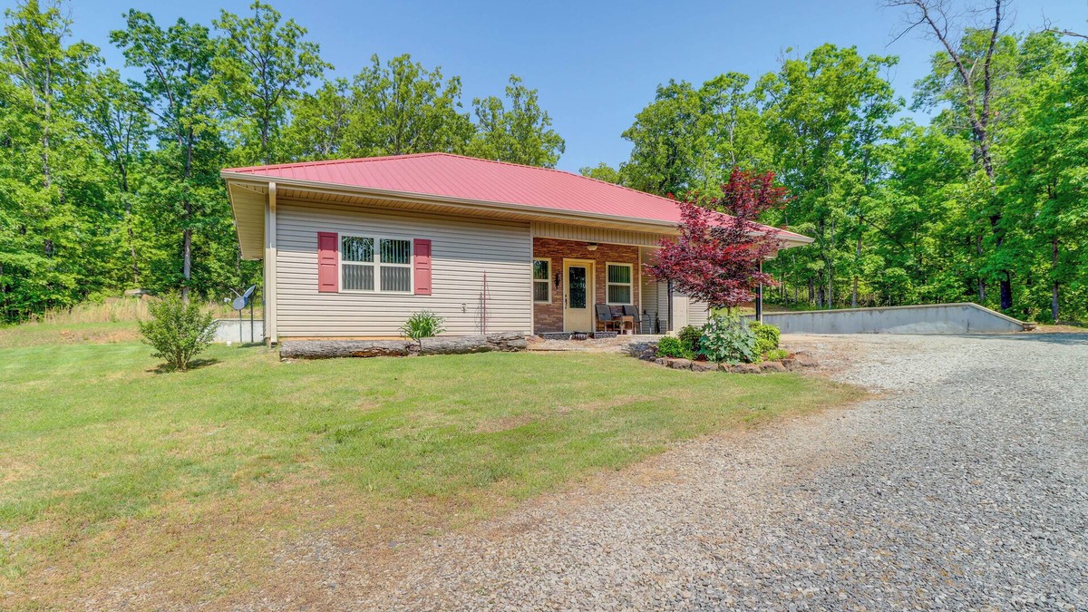 Edgemont House | Peaceful Home w/Patio Near Greers Ferry Lake