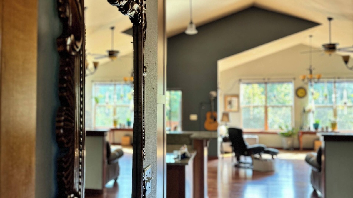 Thurston House | Peaceful Home with a View